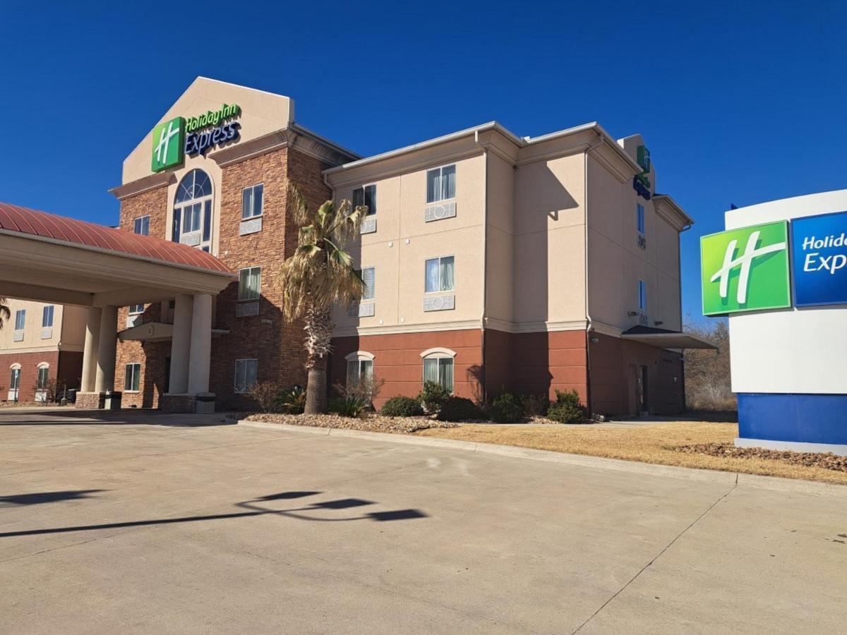 Holiday Inn Express Kenedy By Ihg Экстерьер фото