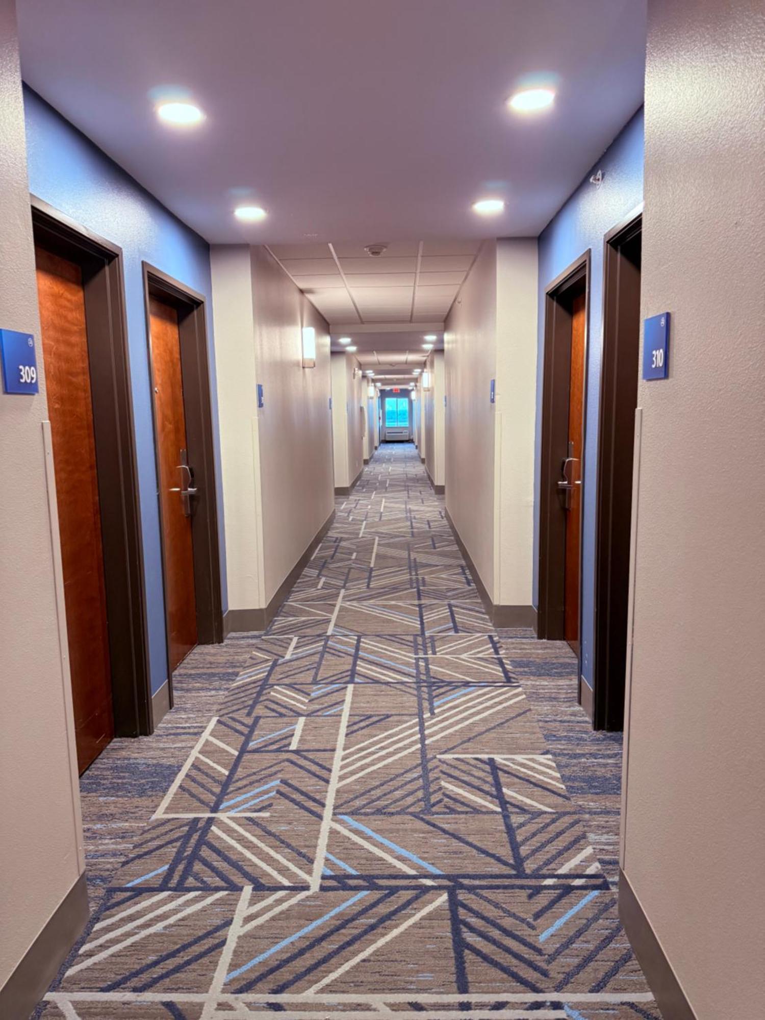 Holiday Inn Express Kenedy By Ihg Экстерьер фото