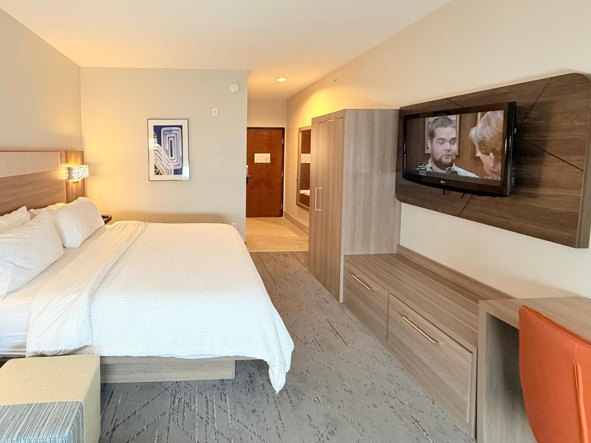 Holiday Inn Express Kenedy By Ihg Экстерьер фото