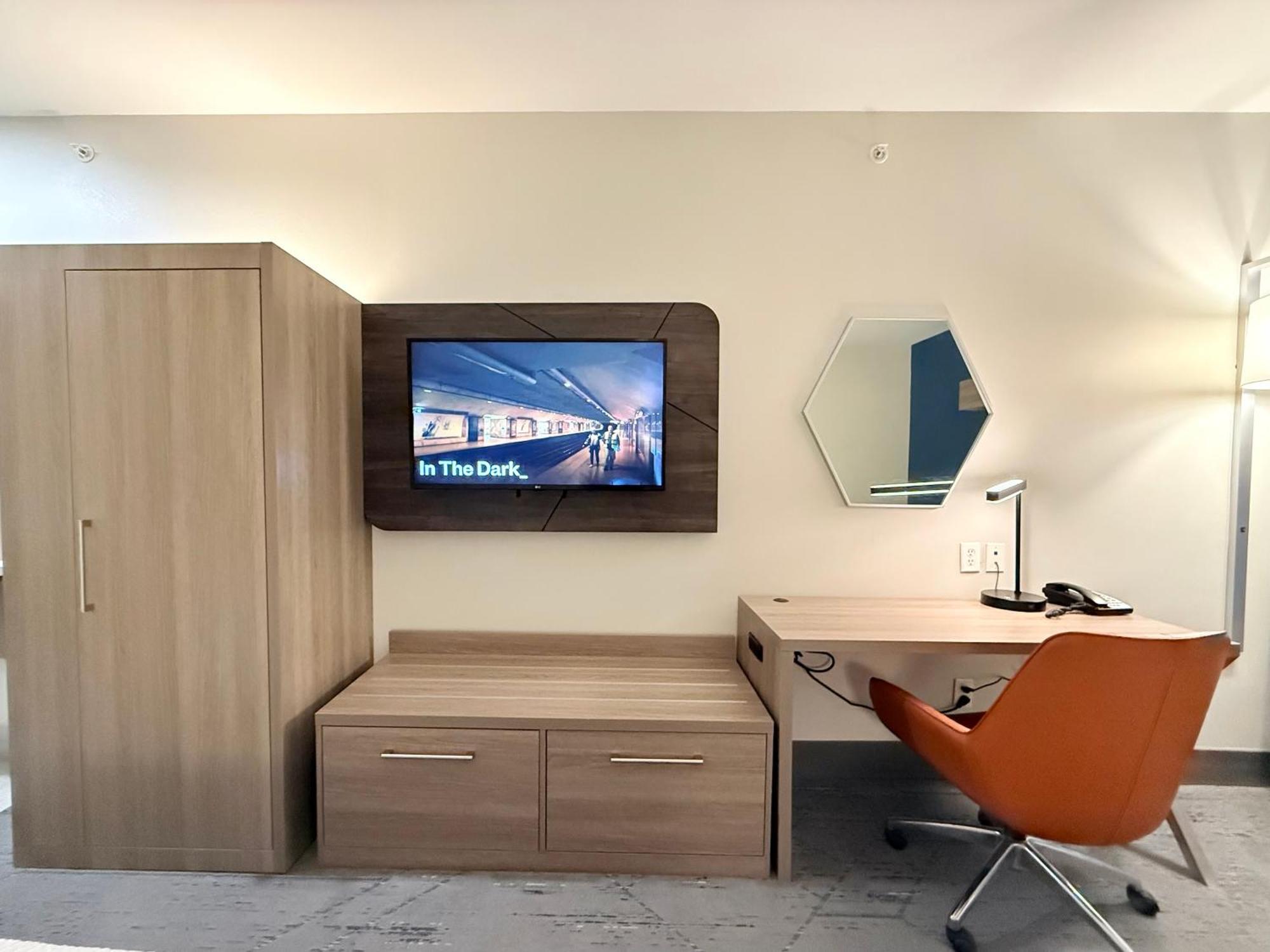 Holiday Inn Express Kenedy By Ihg Экстерьер фото