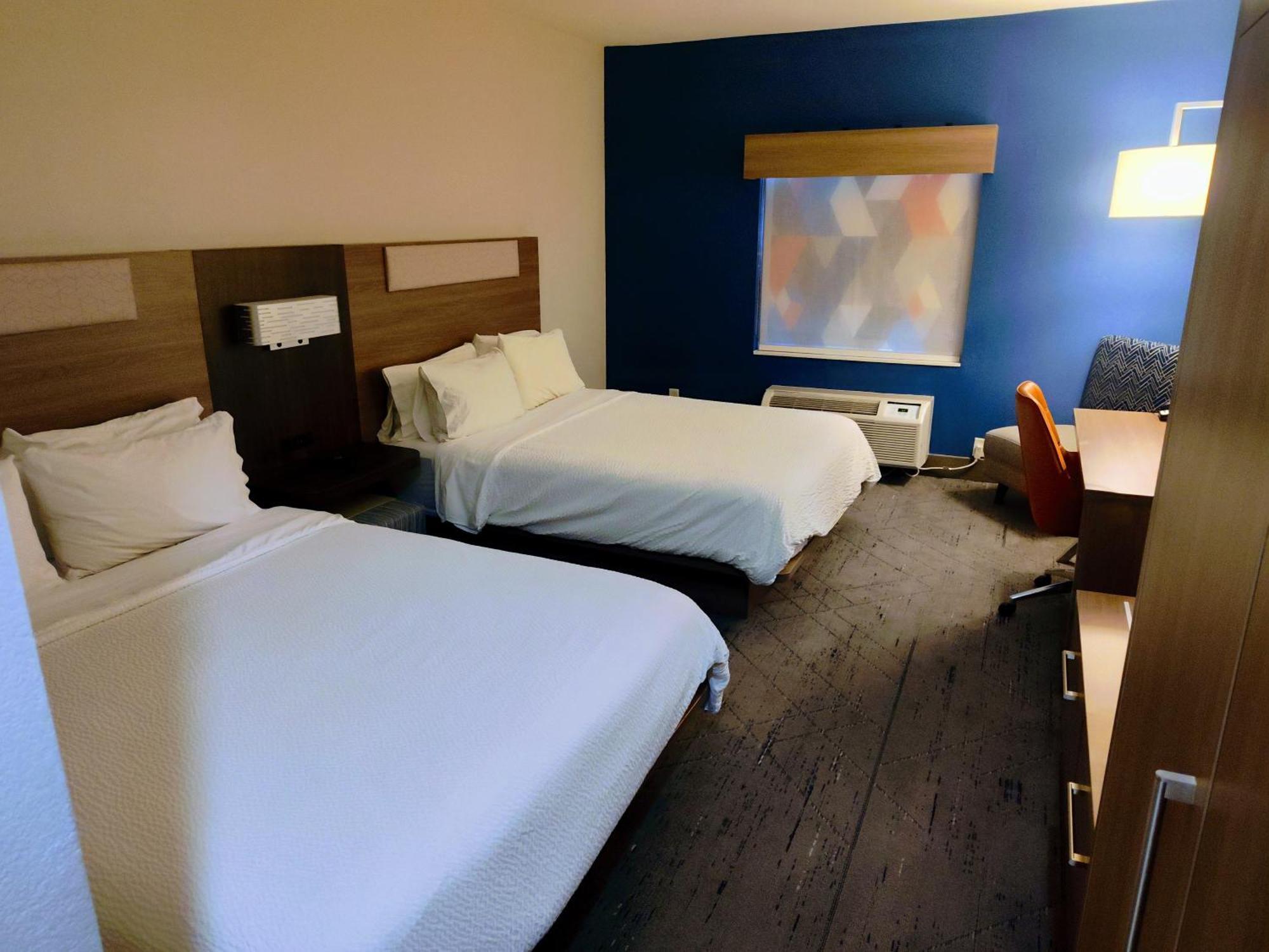 Holiday Inn Express Kenedy By Ihg Экстерьер фото