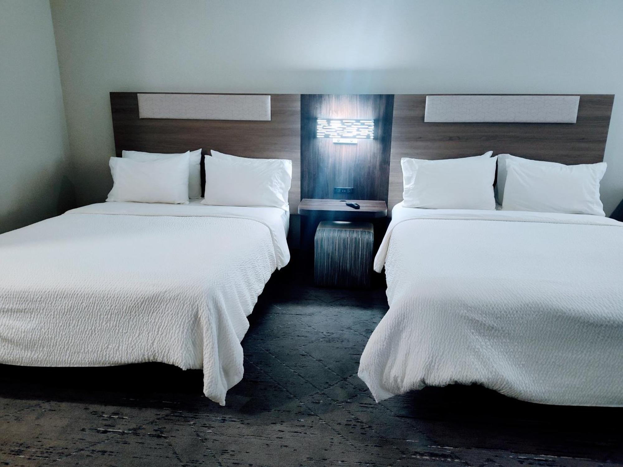 Holiday Inn Express Kenedy By Ihg Экстерьер фото