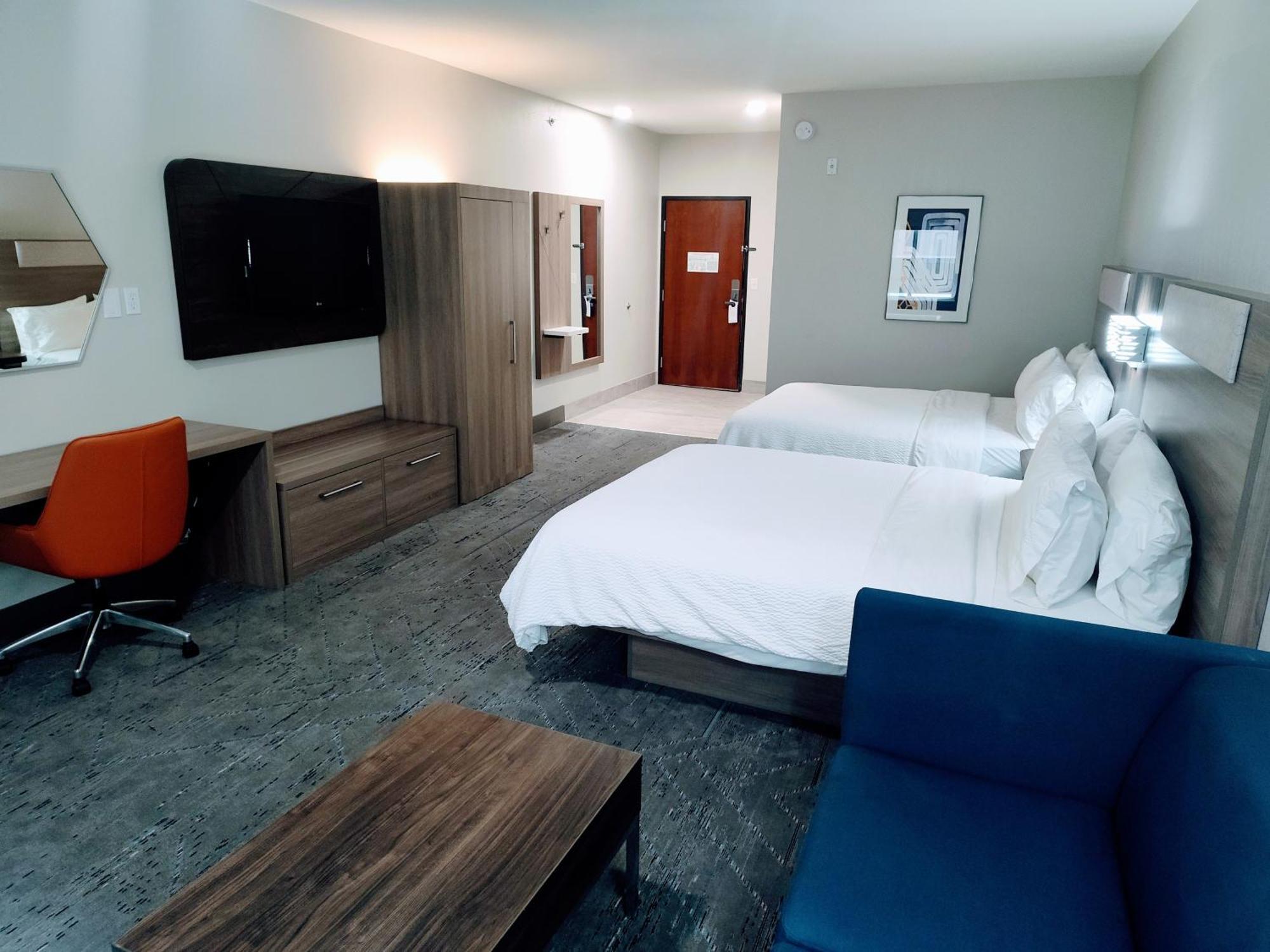 Holiday Inn Express Kenedy By Ihg Экстерьер фото